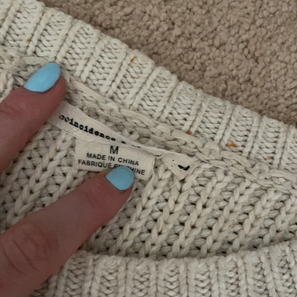 Urban Outfitters Sweater - Picture 3 of 4